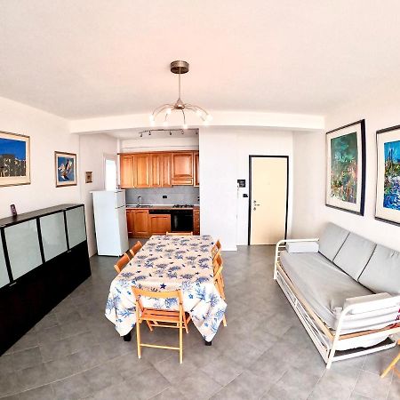 Fronte Mare Stupenda Terrazza Piramide Jesolo Lido Carraro Immobiliare - Family Apartments Ngoại thất bức ảnh